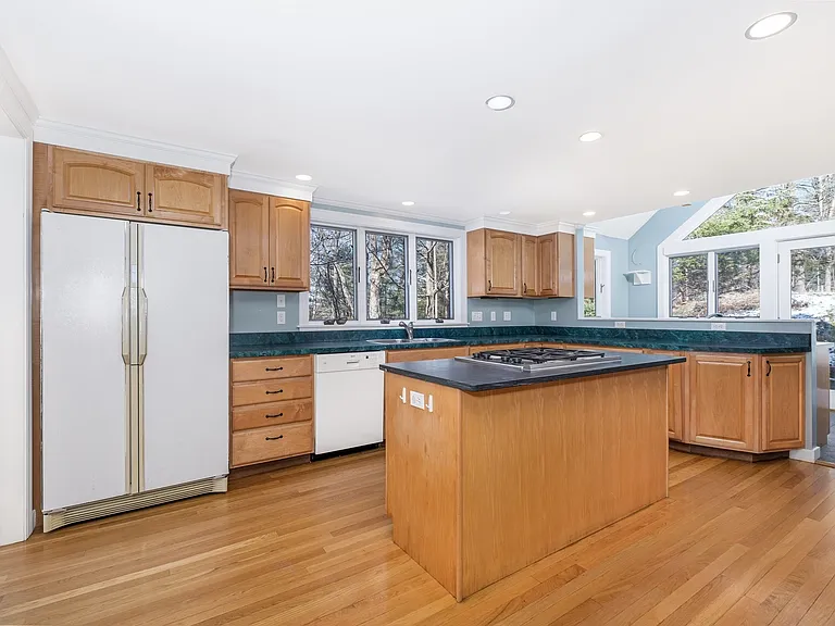 445 Glen Rd — Photo 10