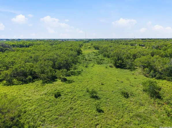 00 CR 329, Floresville, TX 78114