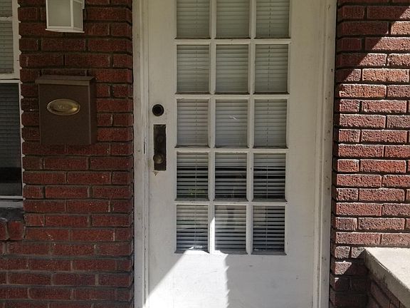 2nd image of 2415 Shelby St #15