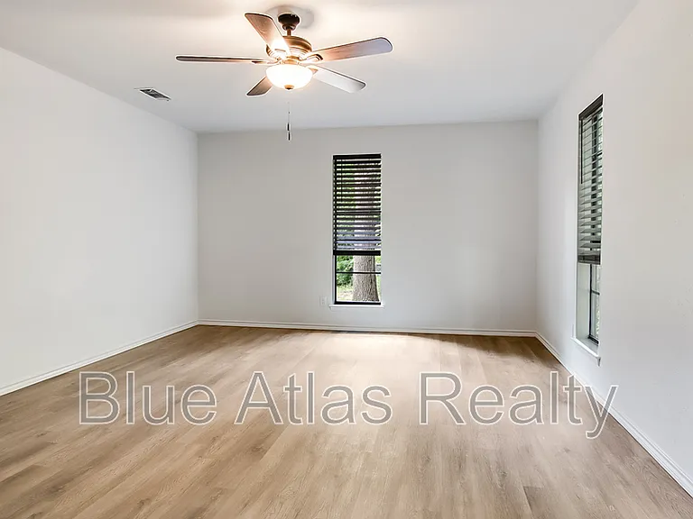 1329 E Windsor Dr — Photo 21