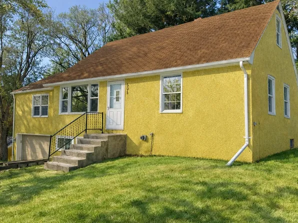 601 Sandhurst Dr W, Roseville, MN 55113