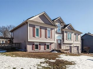 609 White Oak Ln, Liberty, MO 64068