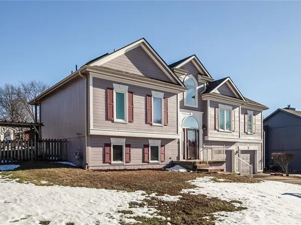 609 White Oak Ln, Liberty, MO 64068
