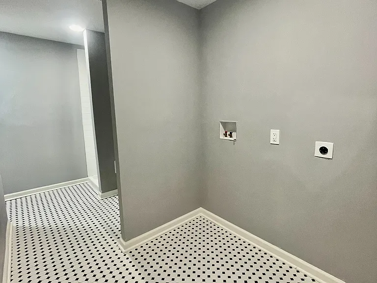 3901 Poplar St — Photo 4