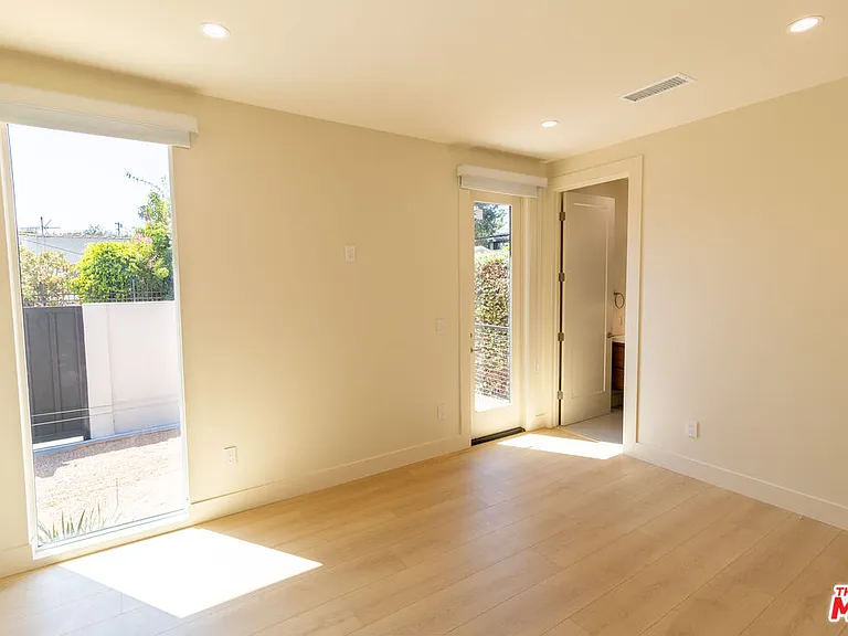 821 S Muirfield Rd — Photo 13