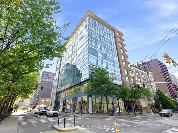 477 Richmond St W #306, Toronto, ON M5V 3E7