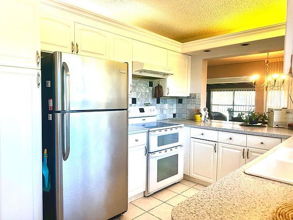 3rd image of 25 Pelican Pointe Drive #201