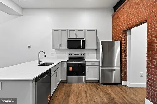 123 S Main St #6 Photo 1