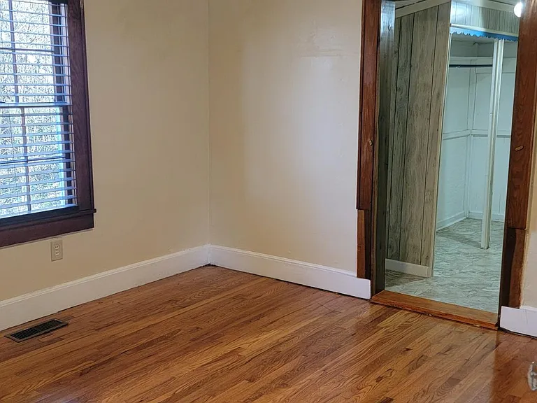 4419 Valley View Dr — Photo 11