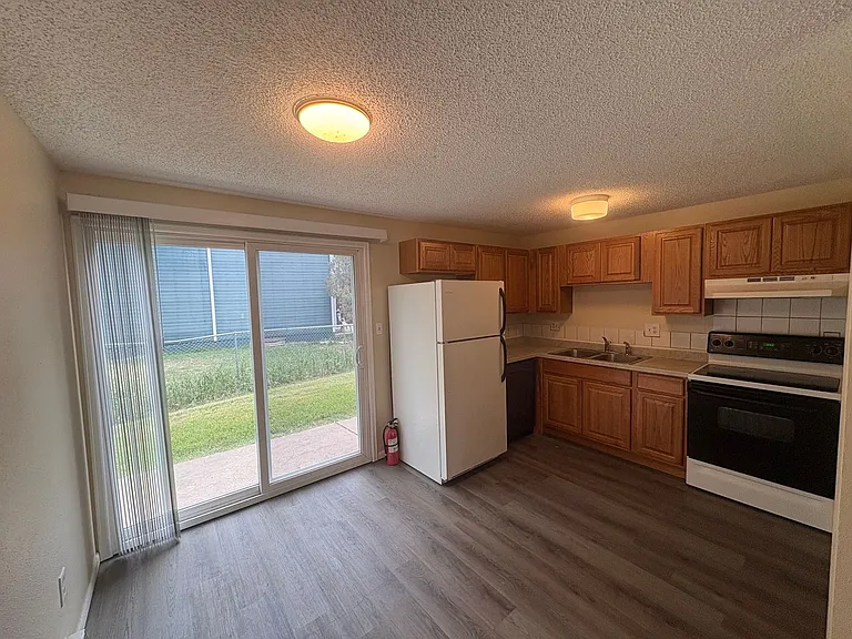 3550 Butternut Dr — Photo 8