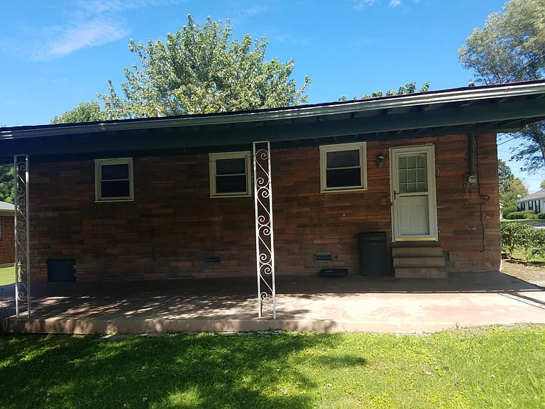 402 South Ct — Photo 18