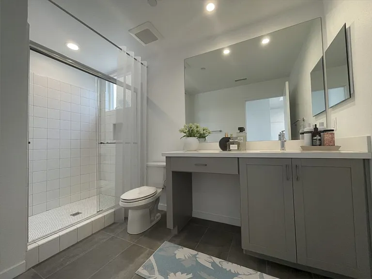 State of the Art, 2 bed 2.5 bath Luxury Condo in Ventura! — Photo 6