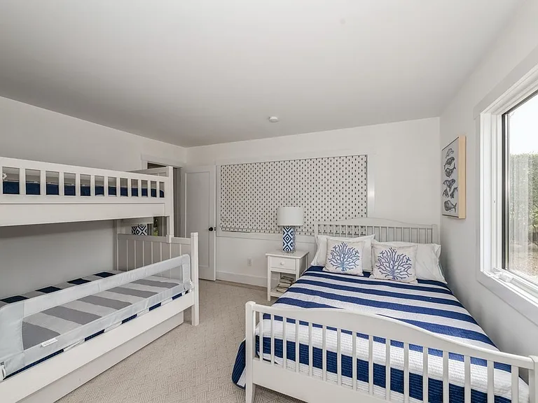 27 Reuter Pl — Photo 5