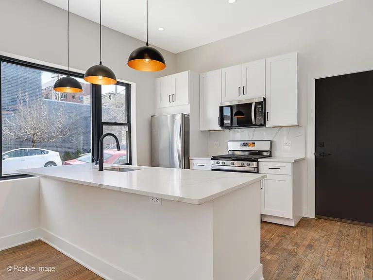 846 N Ashland Ave — Photo 9
