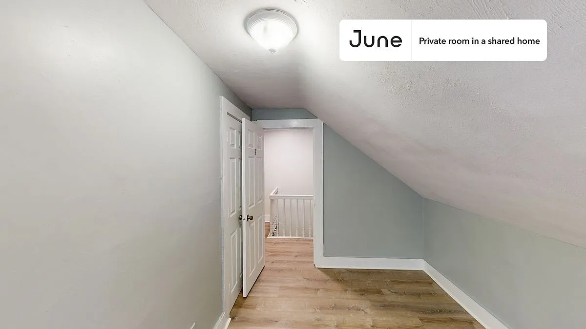 Full bedroom in 7 bed/2 bath home in Allston #1505 G — Photo 3