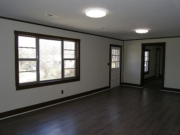 5th image of 107 S Riverside Dr