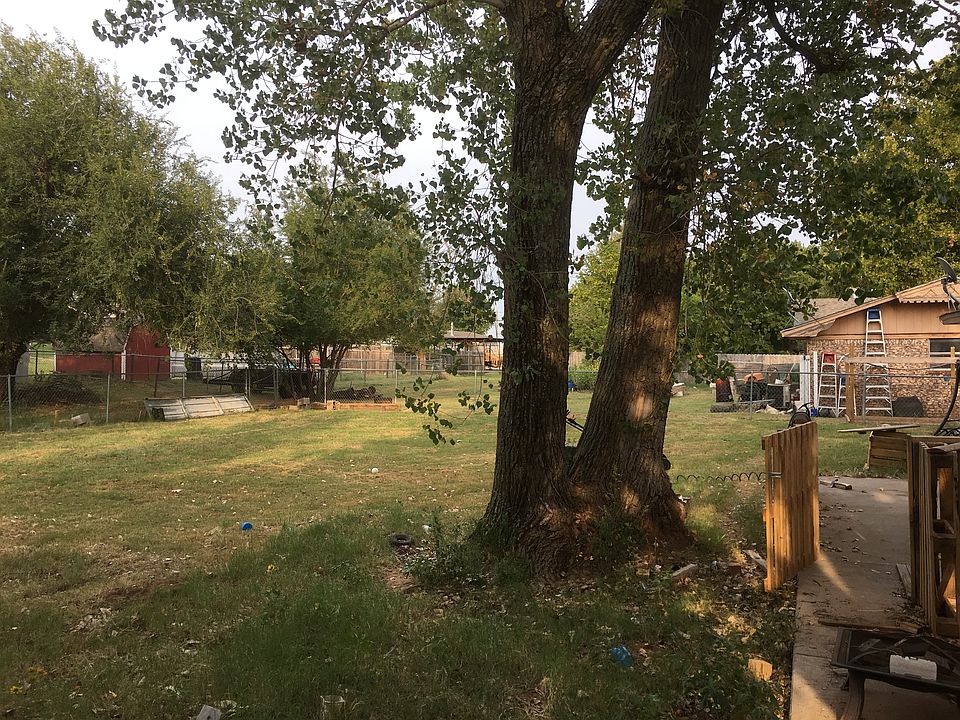 2nd image of 305 E Shields St