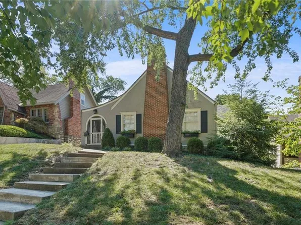 305 E Dartmouth Rd, Kansas City, MO 64113
