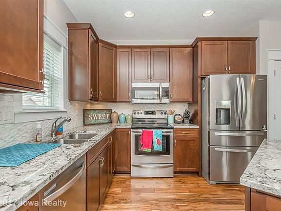 4th image of 714 NW Abbie Dr