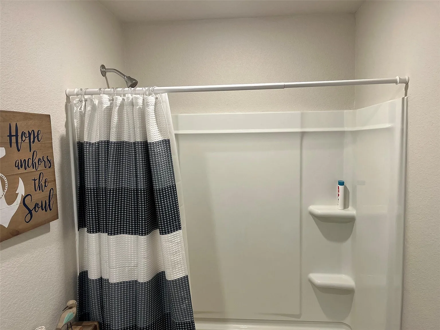 3 bed, 2.0 bath, 1081 sqft, $1,800 — Photo 3