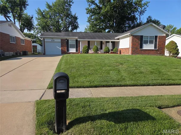 2130 Canterbury Dr, Florissant, MO 63033