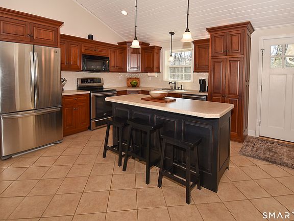 5th image of 59 Wapping Wood Road