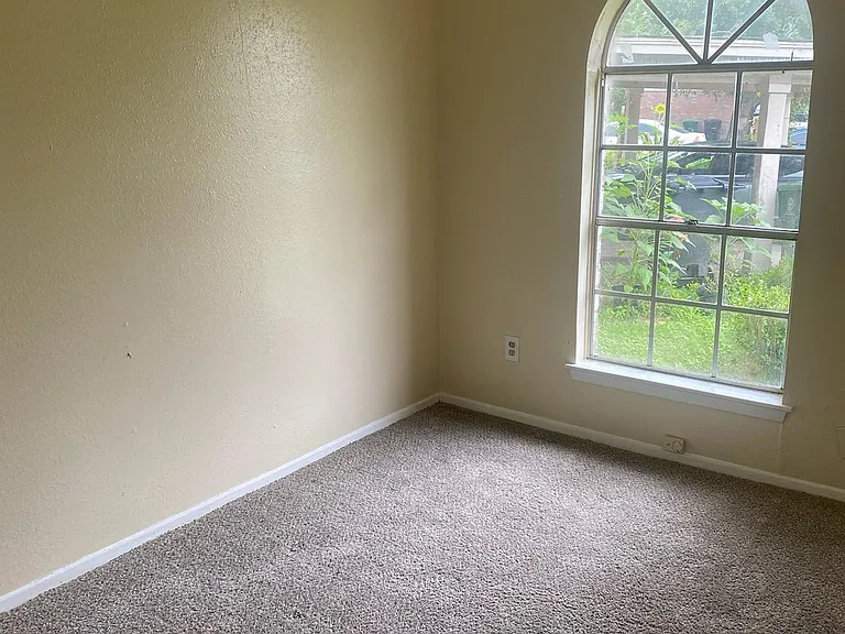 9846 Gillman St — Photo 11