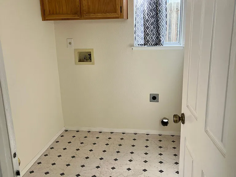 348 Gull Pl — Photo 9