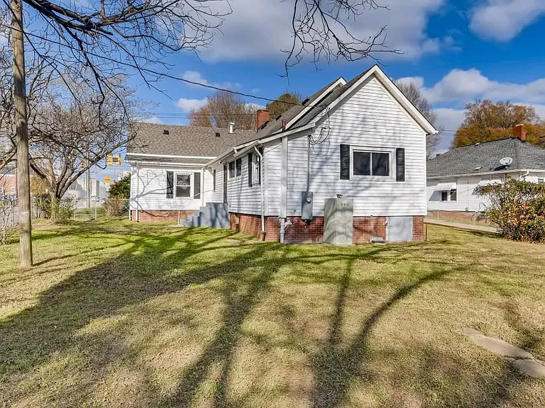 503 N Church St — Photo 12