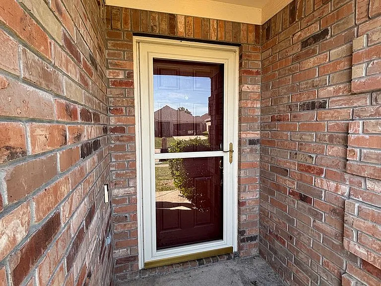 2748 Wakecrest Dr — Photo 3