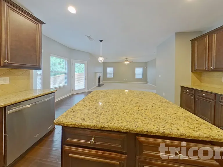 1562 Pressley Ln — Photo 6
