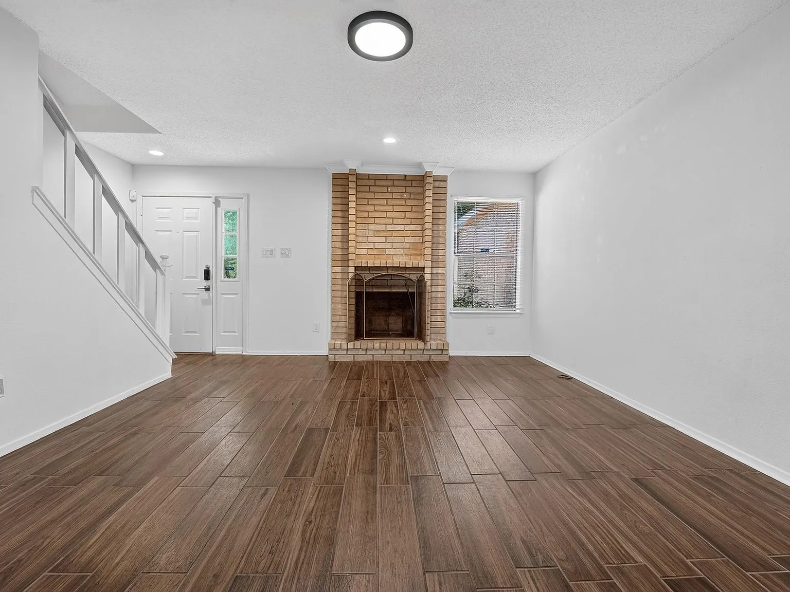 2 bed, 1.5 bath, 968 sqft, $1,350 — Photo 3