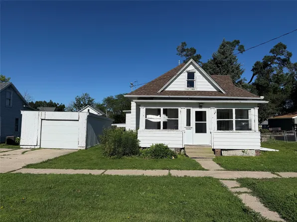 413 E 3rd St S, Newton, IA 50208
