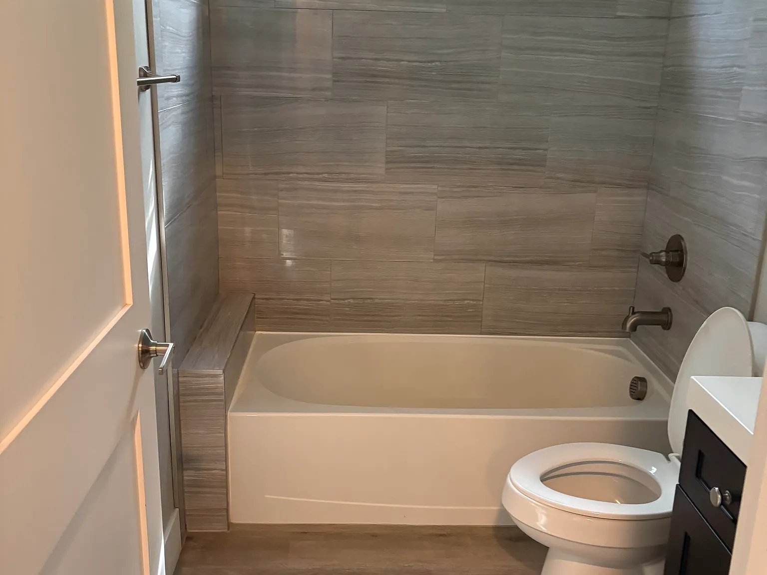 3 bed, 1290 sqft, $2,850 — Photo 3