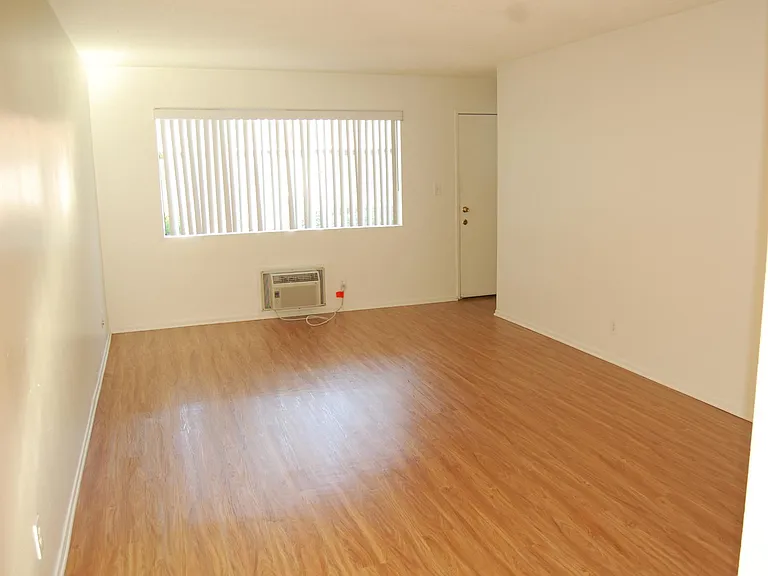 137 N Stanford Ave #B — Photo 4