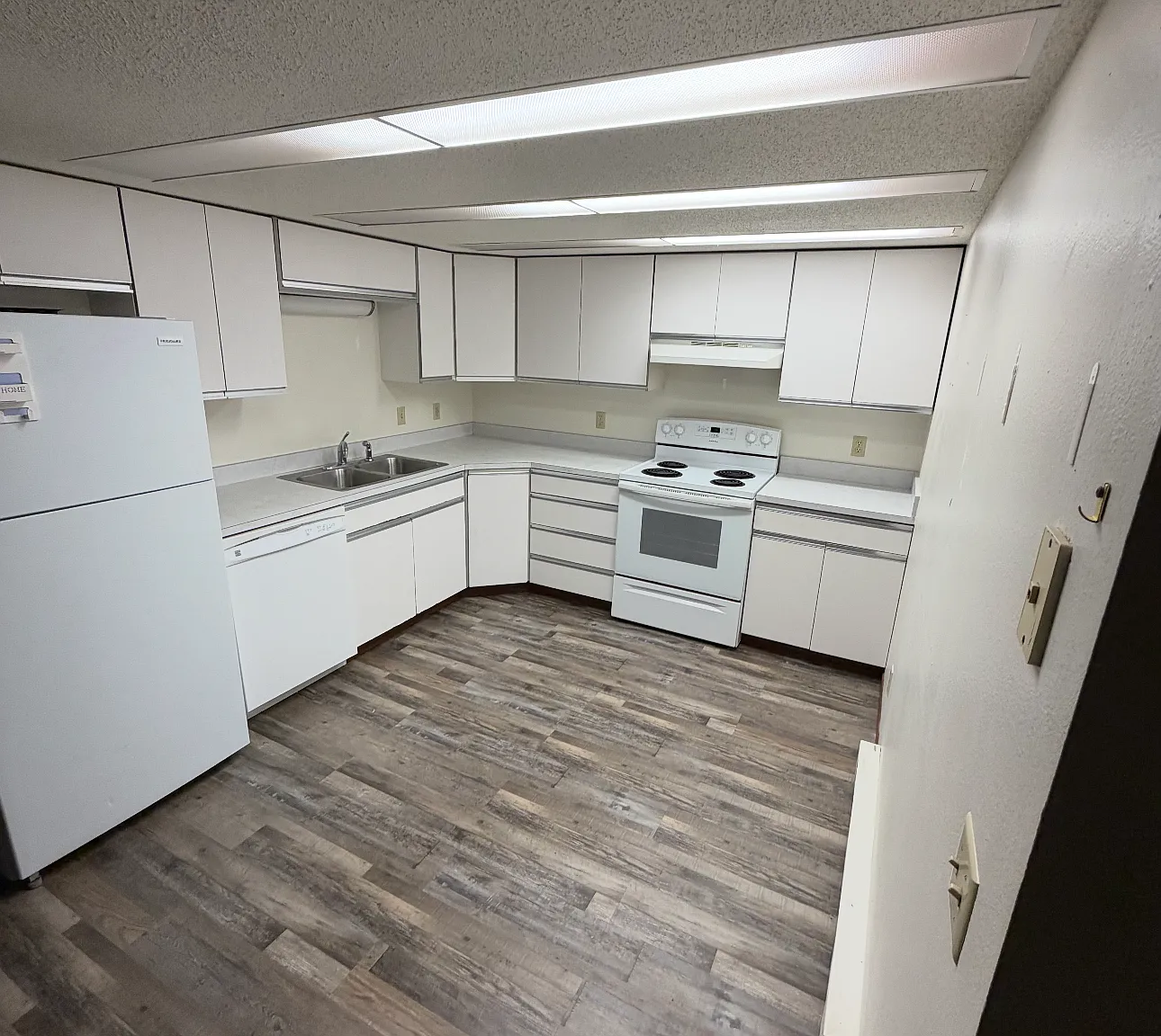 2 bed, 1000 sqft, $1,200 — Photo 2