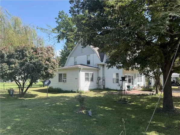 501 N 7th St, La Cygne, KS 66040