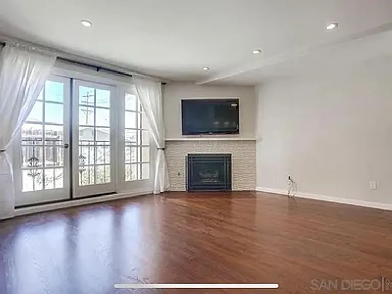 1111 Eureka St #8 — Photo 2