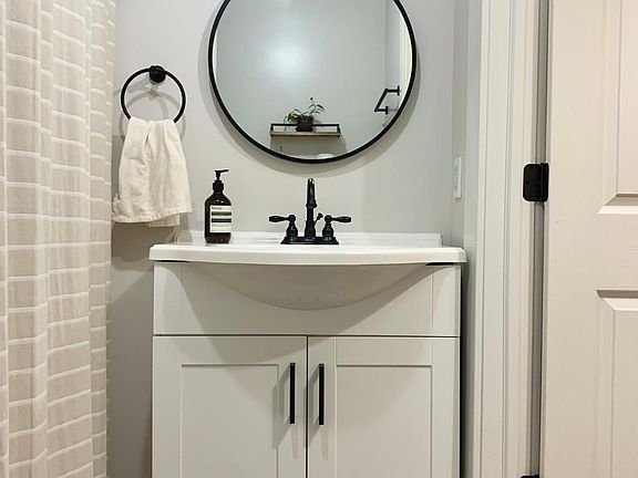 4th image of 870 Butterworth St SW #2