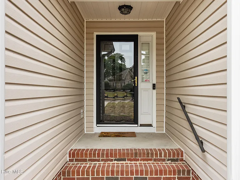 108 Camberly Ln — Photo 4