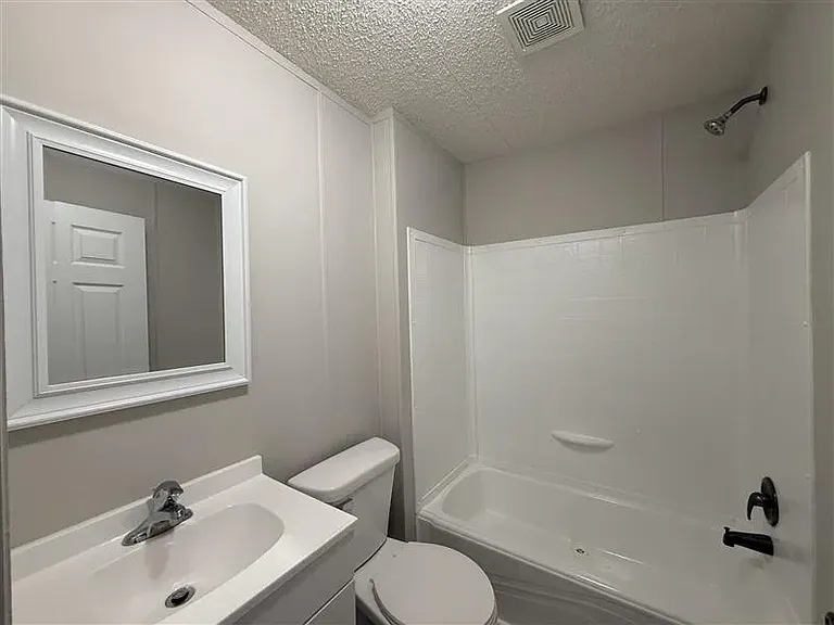 303 Carriage Lane Est — Photo 20
