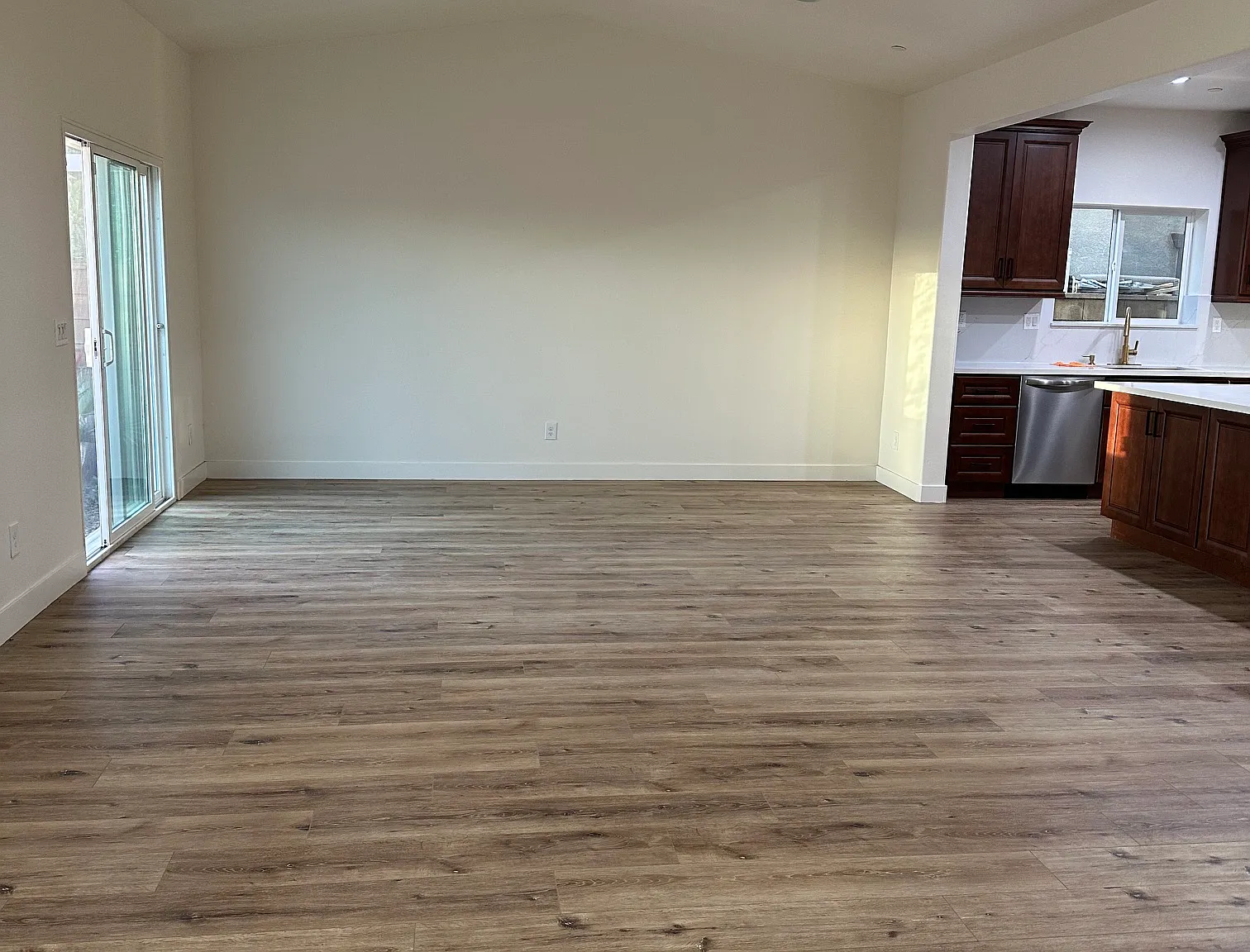 4 bed, 2611 sqft, $4,000 — Photo 4