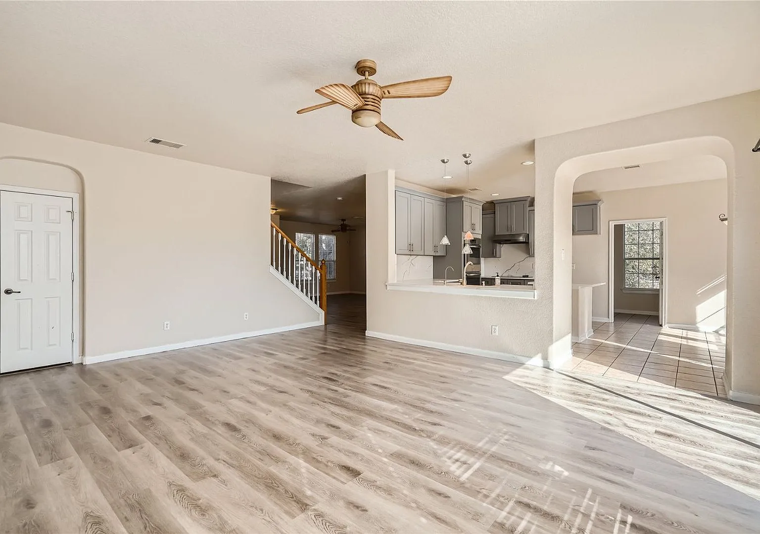 Beautiful Spacious Home — Photo 2