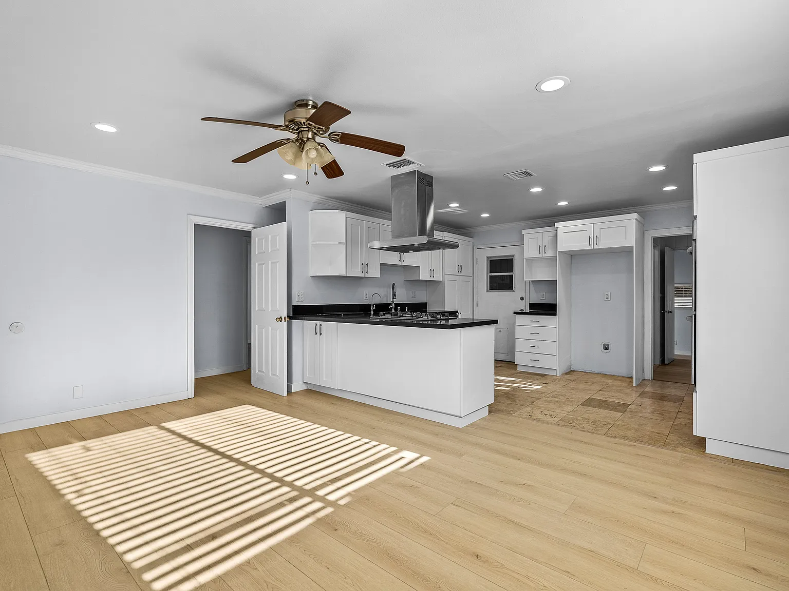 3 bed, 1200 sqft, $3,500 — Photo 4