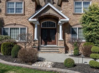 6 Hollander Hill Ct, Clark, NJ 07066