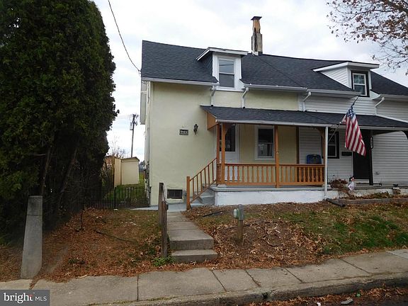 2nd image of 945 W 6th St