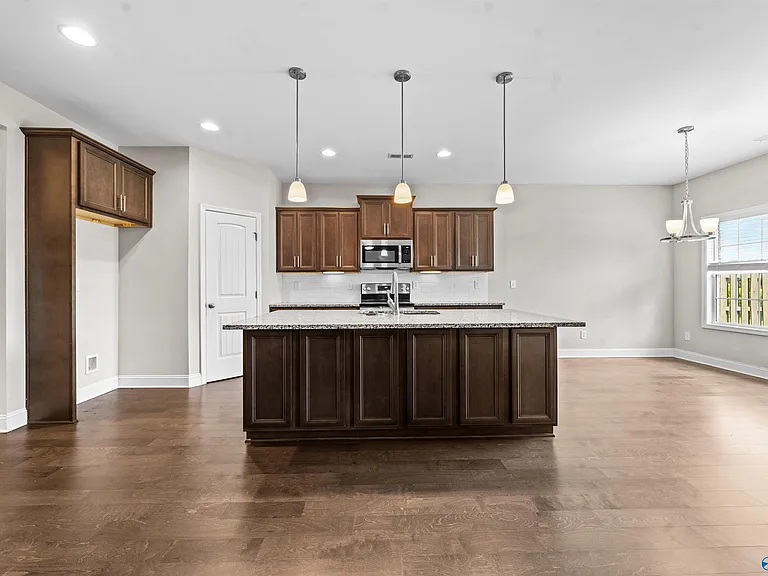 104 Erskin Parcus Dr — Photo 10