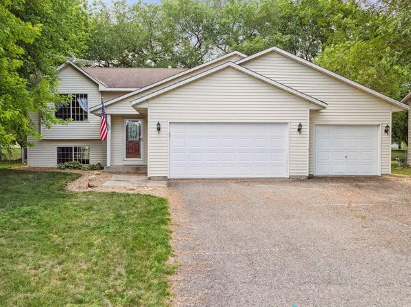1021 Lacy Ln, Belle Plaine, MN 56011