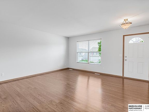 4th image of 19619 V St