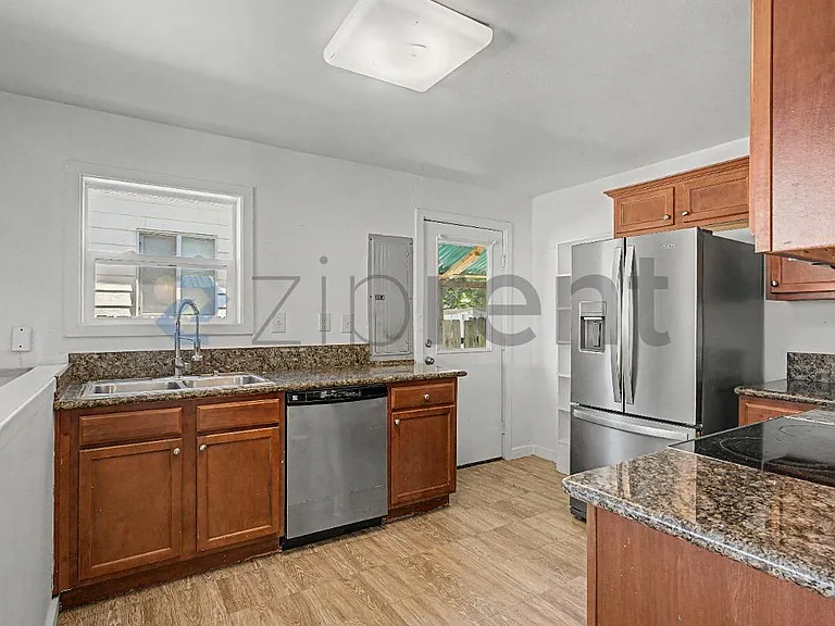 226 NE 157th Ave — Photo 13